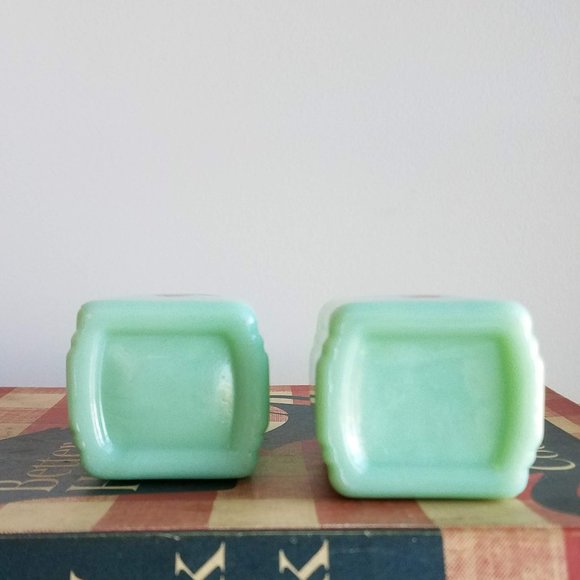 Jadeite "Cherry" Salt + Pepper Shakers - Picture 5 of 5